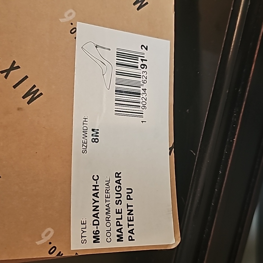 Maple Sugar (nude) patent pump size 8M